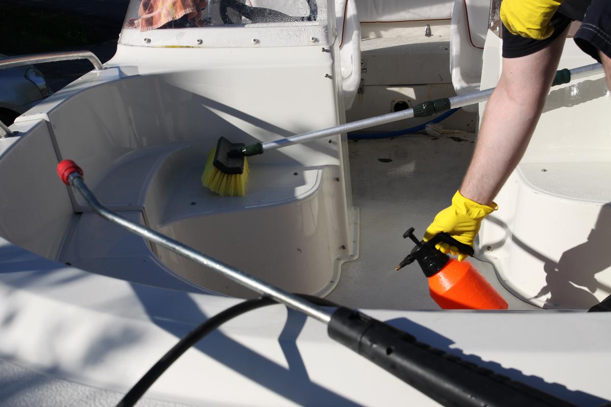 how to clean non-skid boat deck